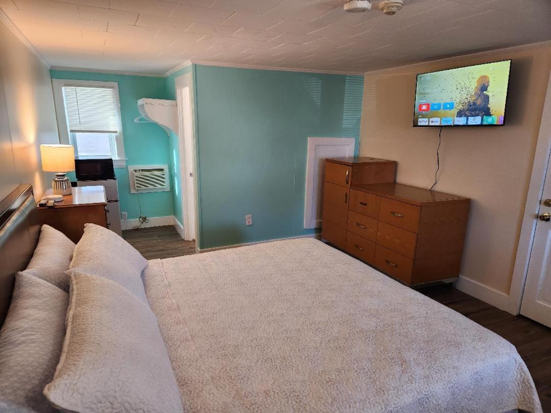 Jonathan Edwards Motel