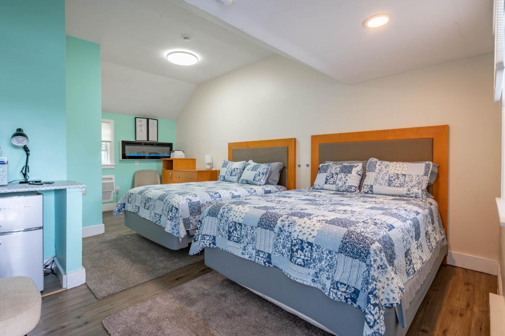 Jonathan Edwards Motel 2*