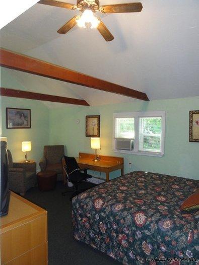 Jonathan Edwards Motel 2*